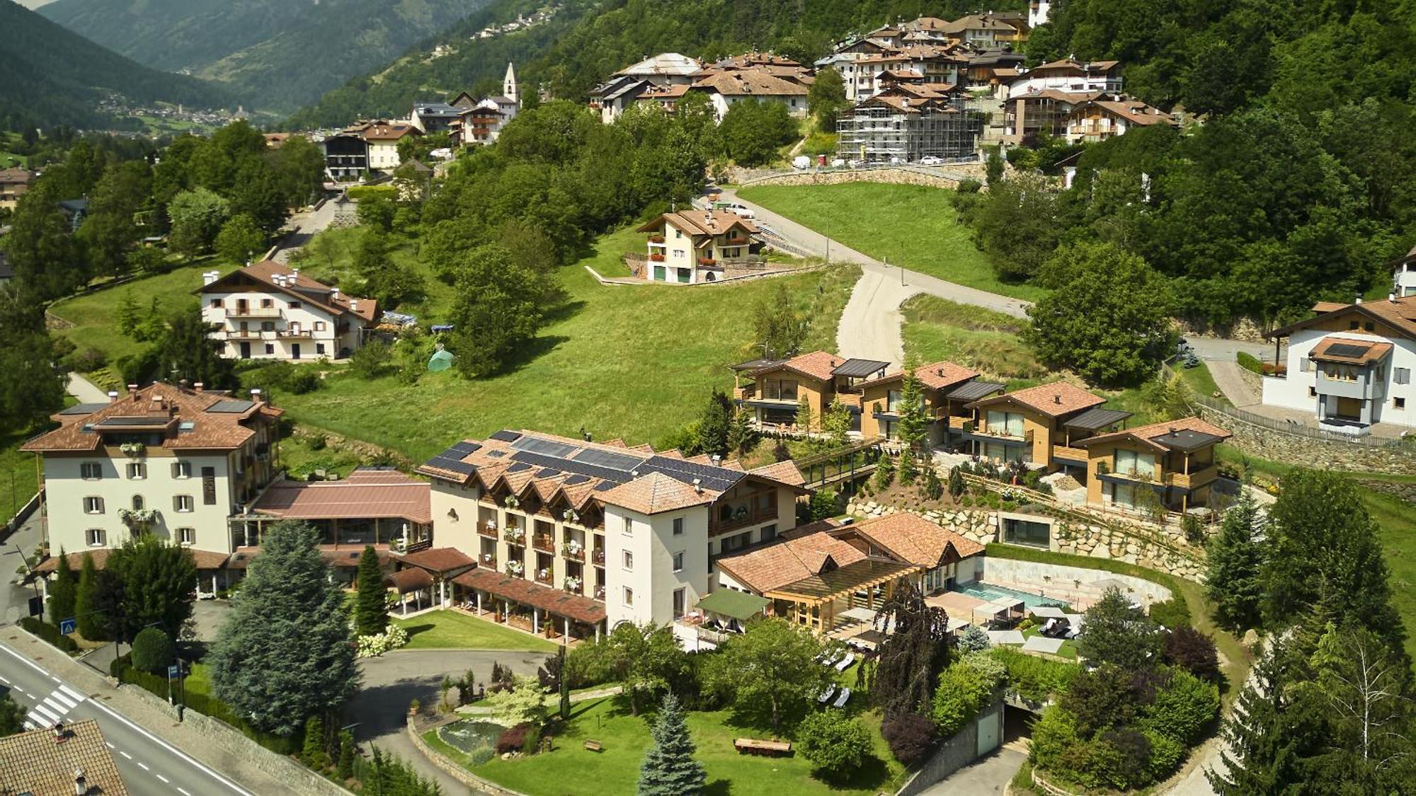 Boutique Hotel E Chalets Salvadori Mezzana  Esterno foto